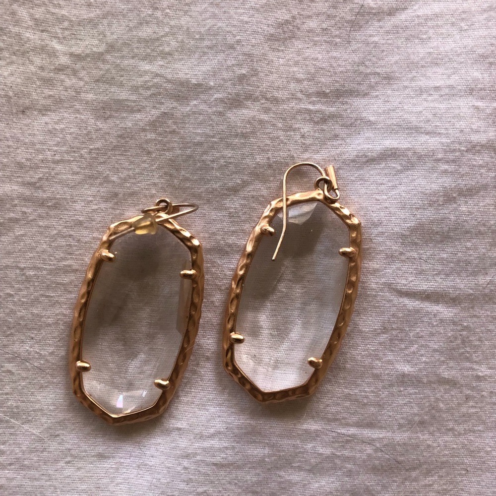 Light gold Kendra Scott earrings - classic shape